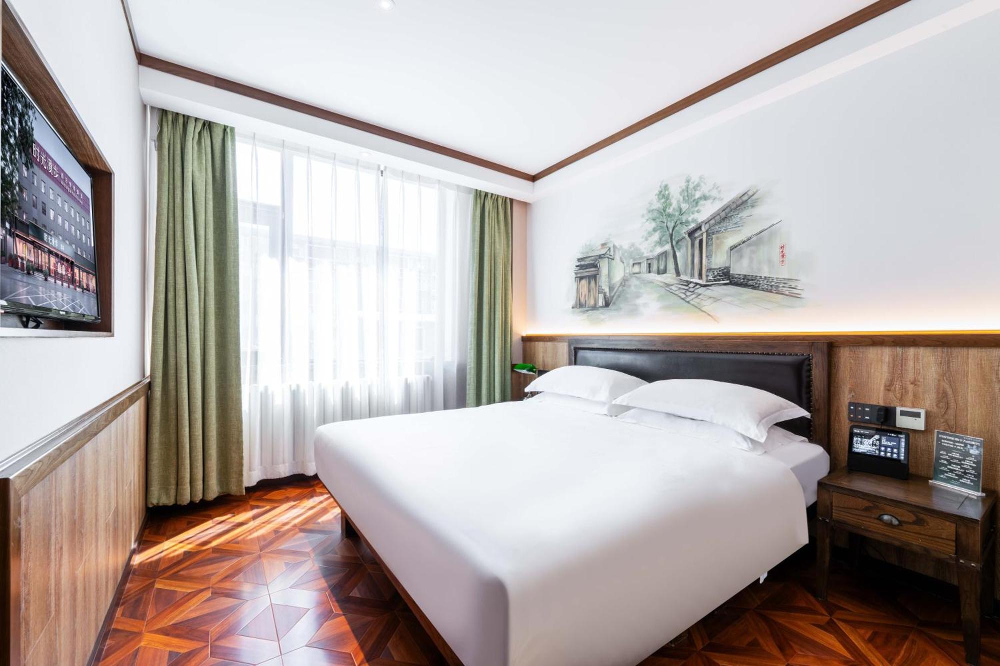Nost Algia Hotel Near Beijing Panjiayuan Antique Market- Beijing Happy Valley, Cbd, China Zun And Sanlitun, Tian'Anmen Square, Free Ice Cream, Mineral Water, Coffee, Snacks And Laundry Service, Free Gymnastic, English Communication Well Exterior photo