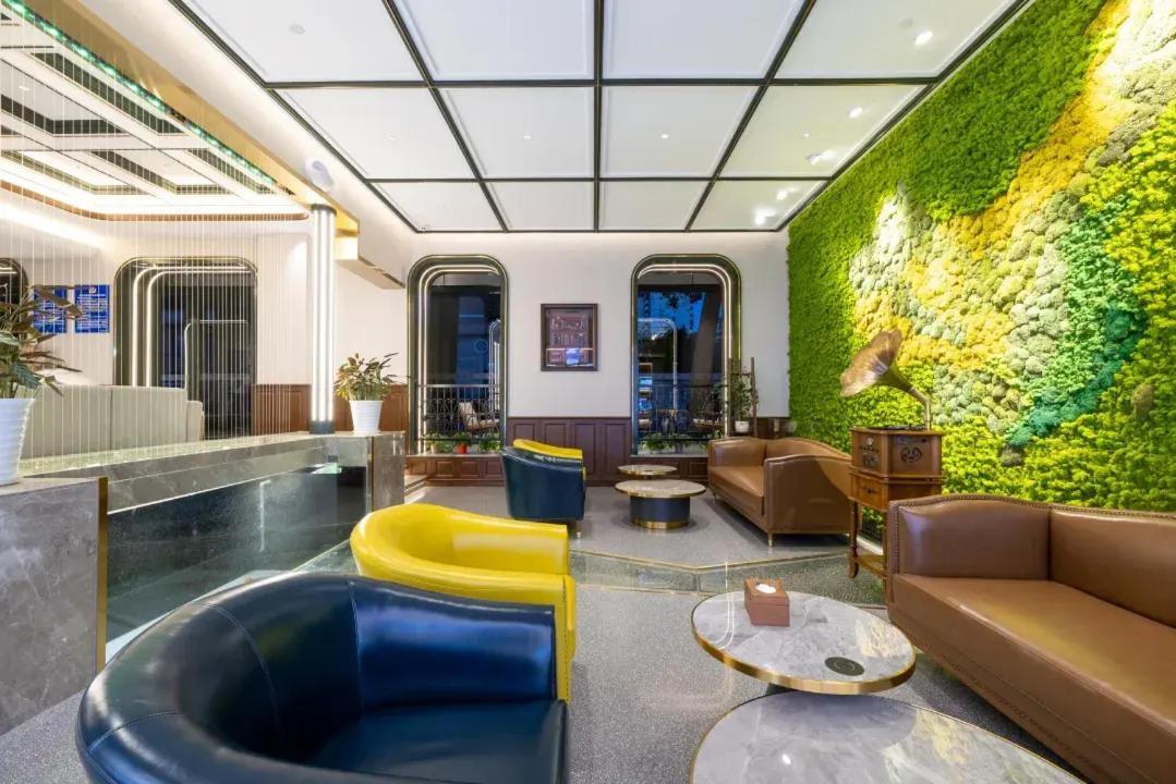 Nost Algia Hotel Near Beijing Panjiayuan Antique Market- Beijing Happy Valley, Cbd, China Zun And Sanlitun, Tian'Anmen Square, Free Ice Cream, Mineral Water, Coffee, Snacks And Laundry Service, Free Gymnastic, English Communication Well Exterior photo