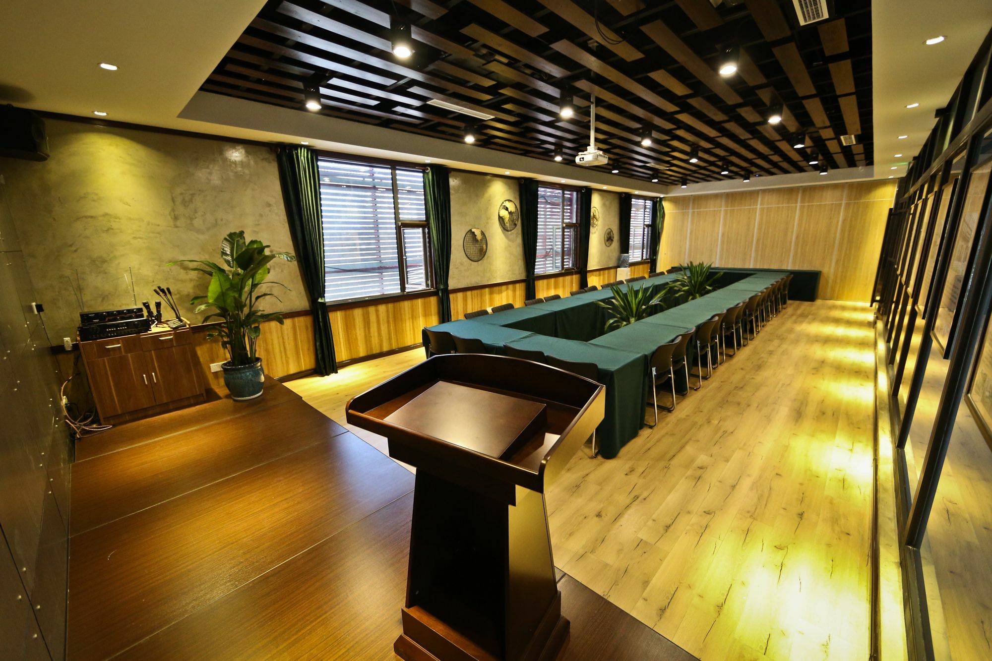 Nost Algia Hotel Near Beijing Panjiayuan Antique Market- Beijing Happy Valley, Cbd, China Zun And Sanlitun, Tian'Anmen Square, Free Ice Cream, Mineral Water, Coffee, Snacks And Laundry Service, Free Gymnastic, English Communication Well Exterior photo